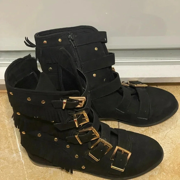 Joan Boyce Bkack  Suede Fringe Moccasin Style Gold Buckle Boots Booty Sz 6 M - Picture 2 of 7